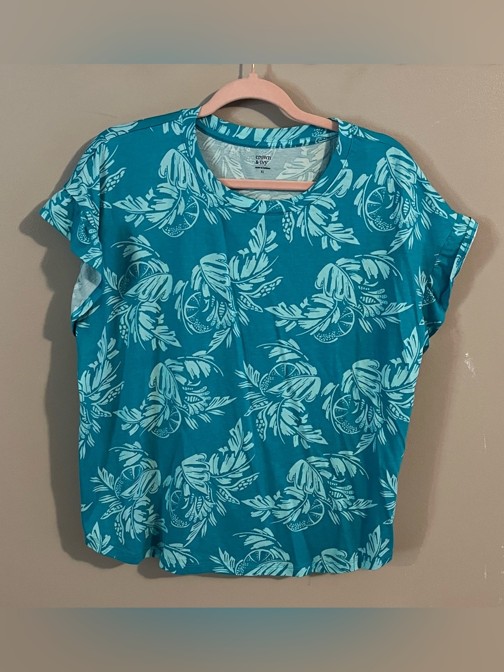 $6💙Bundled Crown & Ivy Shirt